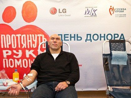 Nikolai Valuyev supported joint Donor Day of LG Electronics and publishing house Moskovsky Komsomolets
